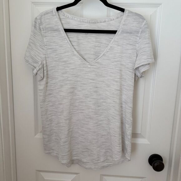 Women Lululemon V Neck Love Tee Pima Cotton Relaxed Fit in Heathered Gray - Picture 1 of 5